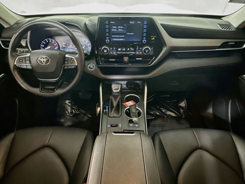 Used 2020 Toyota Highlander XLE FWD image 27