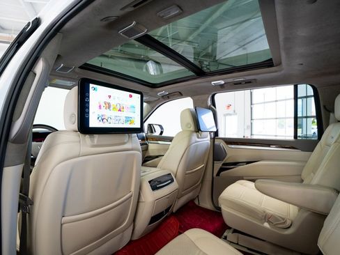 Used 2025 Cadillac Escalade ESV Sport Platinum w/ LPO, ONYX Package RWD image 48