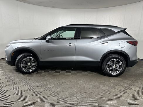 Used 2024 Chevrolet Blazer LT w/ Convenience Package FWD image 4