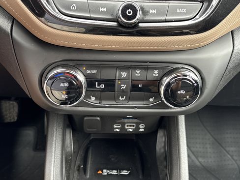 Used 2022 Chevrolet TrailBlazer ACTIV w/ Technology Package image 18