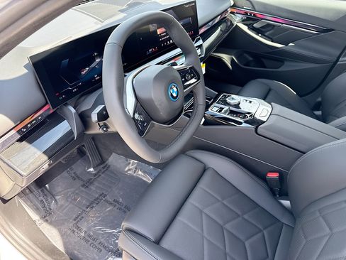 New 2026 BMW i5 eDrive40 image 25
