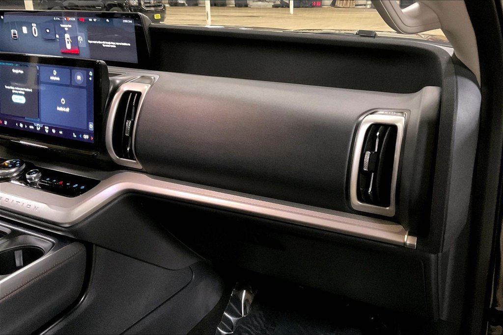 Certified 2025 Ford Expedition Active AWD/4WD image 15