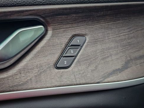 New 2025 Jeep Grand Cherokee Limited image 10