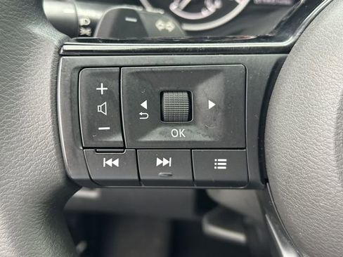 Used 2022 Nissan Rogue SV image 25