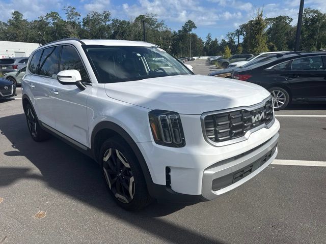 Used 2024 Kia Telluride S w/ S Sunroof Package FWD image 1