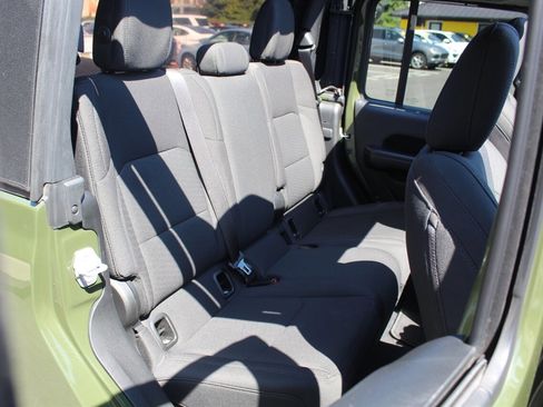 Used 2021 Jeep Gladiator Sport image 15