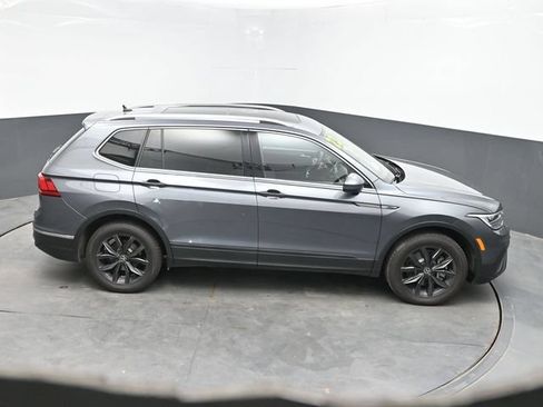 Used 2023 Volkswagen Tiguan SE AWD/4WD image 35