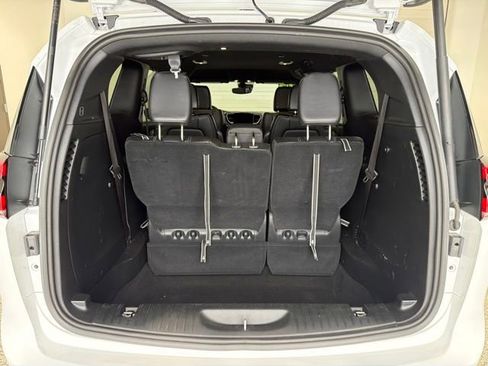 Used 2025 Chrysler Pacifica Select FWD image 24