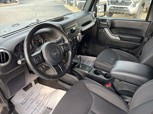 Used 2018 Jeep Wrangler Unlimited Sahara image 15