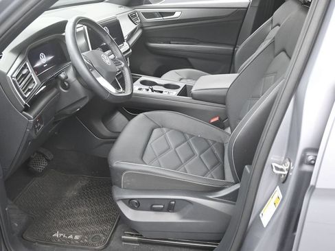 Used 2024 Volkswagen Atlas Cross Sport SE FWD image 10