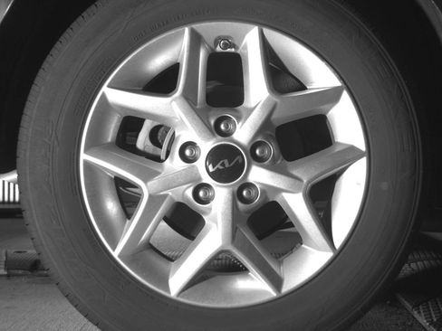 Used 2025 Kia Soul LX w/ LX Technology Package FWD image 15