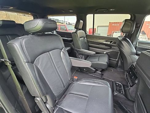 Used 2024 Jeep Wagoneer Series II image 17