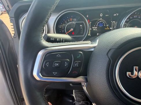 Used 2018 Jeep Wrangler Unlimited Sahara w/ Cold Weather Group AWD/4WD image 21
