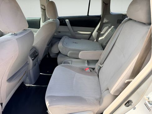 Used 2013 Toyota Highlander FWD image 10
