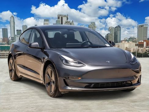Used 2023 Tesla Model 3 Standard Range RWD image 3