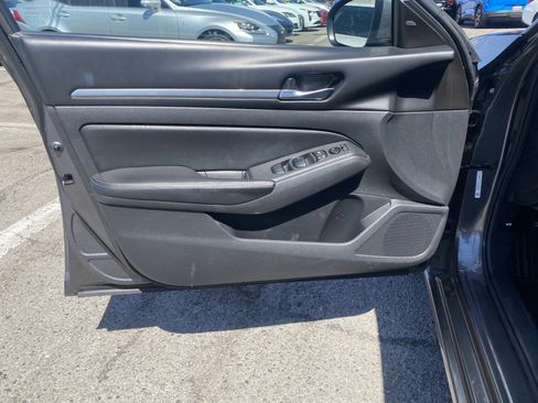 Used 2022 Nissan Altima 2.5 SV FWD image 15
