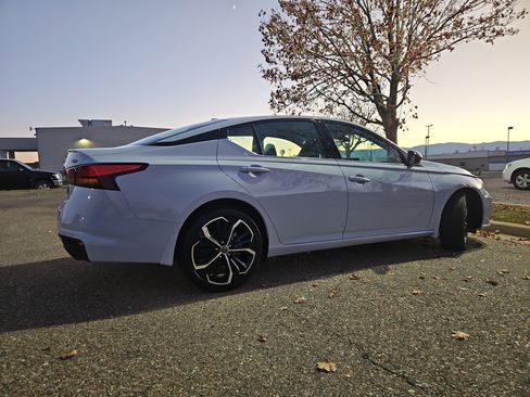 Used 2024 Nissan Altima 2.5 SR w/ SR Premium Package image 3