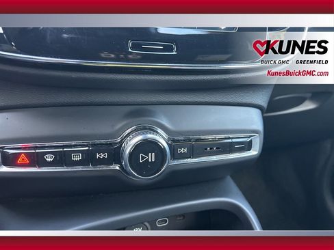 Used 2024 Volvo XC40 B5 Core image 27