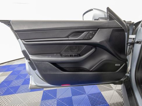 Used 2022 Porsche Taycan image 12