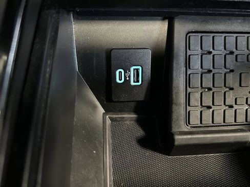 Certified 2024 Ford F150 Lightning Lariat image 23