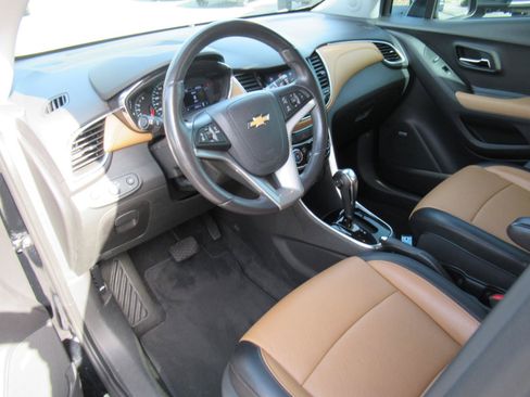Used 2020 Chevrolet Trax Premier FWD image 16