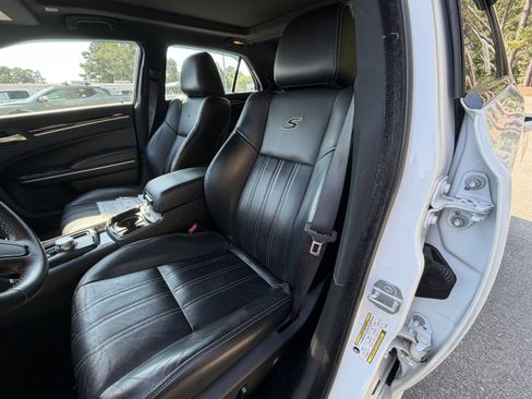 Used 2022 Chrysler 300 S RWD image 6