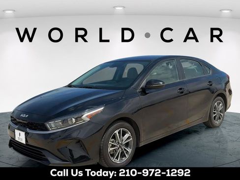 Used 2023 Kia Forte LXS w/ LXS Technology Package FWD image 6