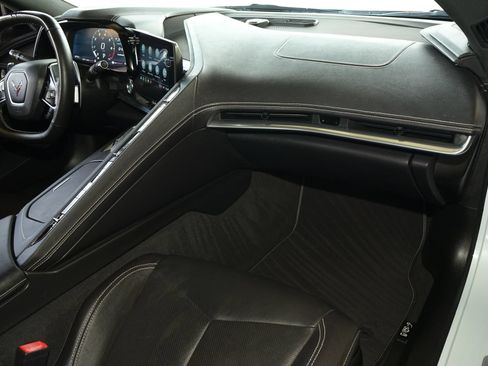 Used 2021 Chevrolet Corvette Stingray Coupe w/ Z51 Performance Package RWD image 11