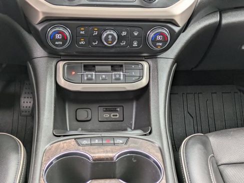 Used 2023 GMC Acadia Denali w/ Denali Ultimate Package FWD image 23