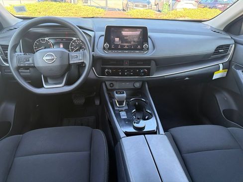 Used 2025 Nissan Rogue S AWD/4WD image 18