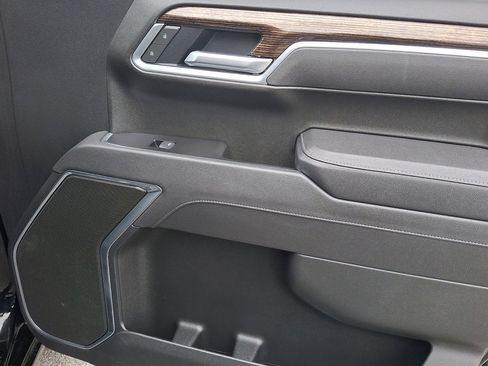 Used 2025 GMC Sierra 1500 Elevation image 10