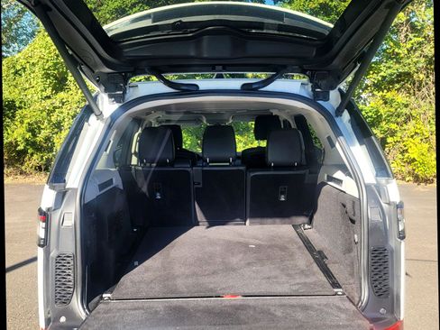 Used 2019 Land Rover Discovery SE image 10