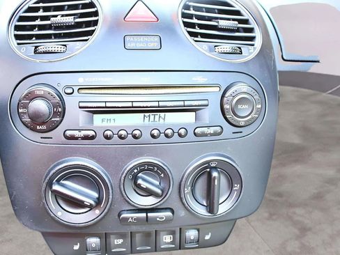 Used 2007 Volkswagen Beetle 2.5 Convertible 2D image 14