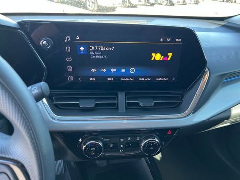 Certified 2025 Chevrolet Trax LT FWD image 17