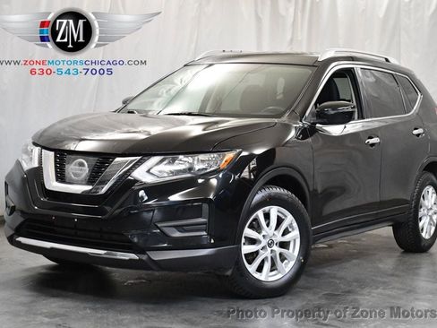 Used 2017 Nissan Rogue SV image 1