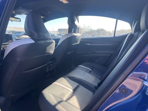 Used 2025 Toyota Camry SE image 9