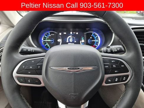 Used 2024 Chrysler Pacifica Limited FWD image 31