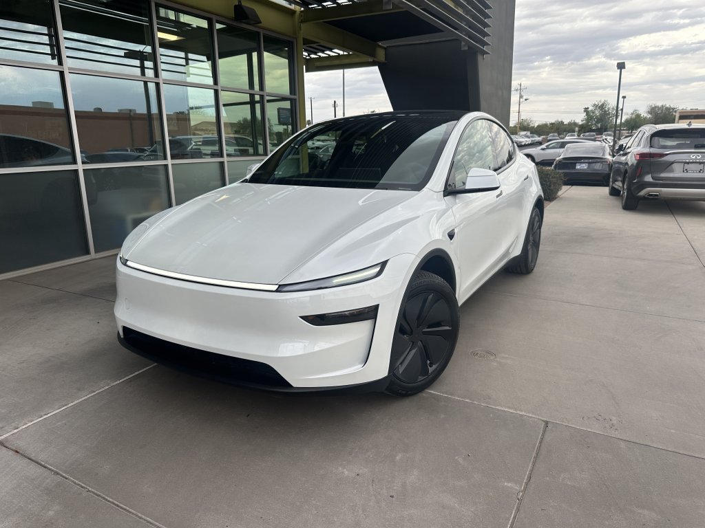 Used 2026 Tesla Model Y Long Range RWD image 2
