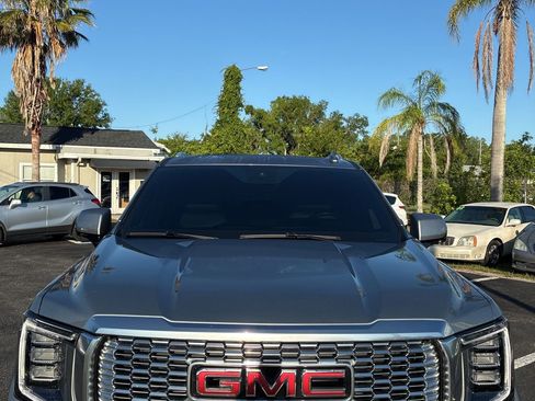 Used 2024 GMC Yukon XL Denali w/ Denali Reserve Package AWD/4WD image 9
