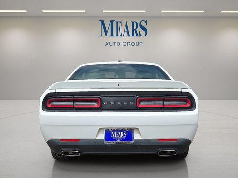 Used 2021 Dodge Challenger SXT w/ Driver Convenience Group RWD image 4