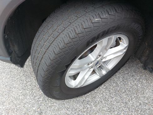 Used 2020 Ford Explorer XLT w/ Equipment Group 202A RWD image 34