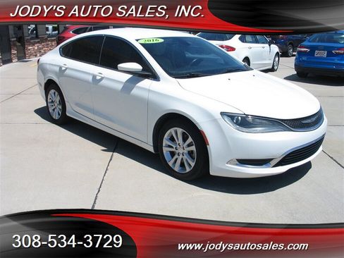 Used 2016 Chrysler 200 Limited w/ Convenience Group FWD image 1