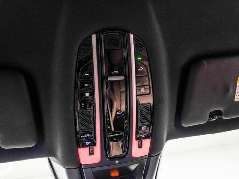 Used 2023 Porsche Cayenne Coupe image 30