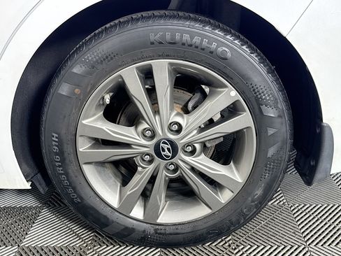 Used 2018 Hyundai Elantra Value Edition FWD image 36