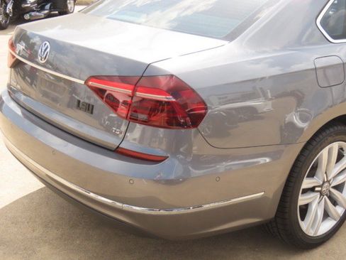 Used 2017 Volkswagen Passat 1.8T SEL Premium FWD image 10