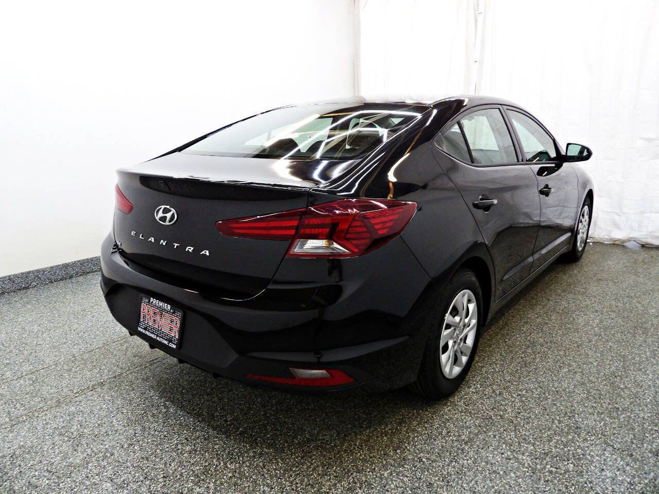 Used 2019 Hyundai Elantra SE w/ Cargo Package FWD image 5