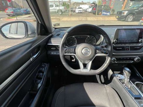 Used 2021 Nissan Altima 2.5 SV w/ SV Premium Package image 31