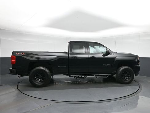Used 2018 Chevrolet Silverado 1500 Custom w/ Custom Value Package AWD/4WD image 8