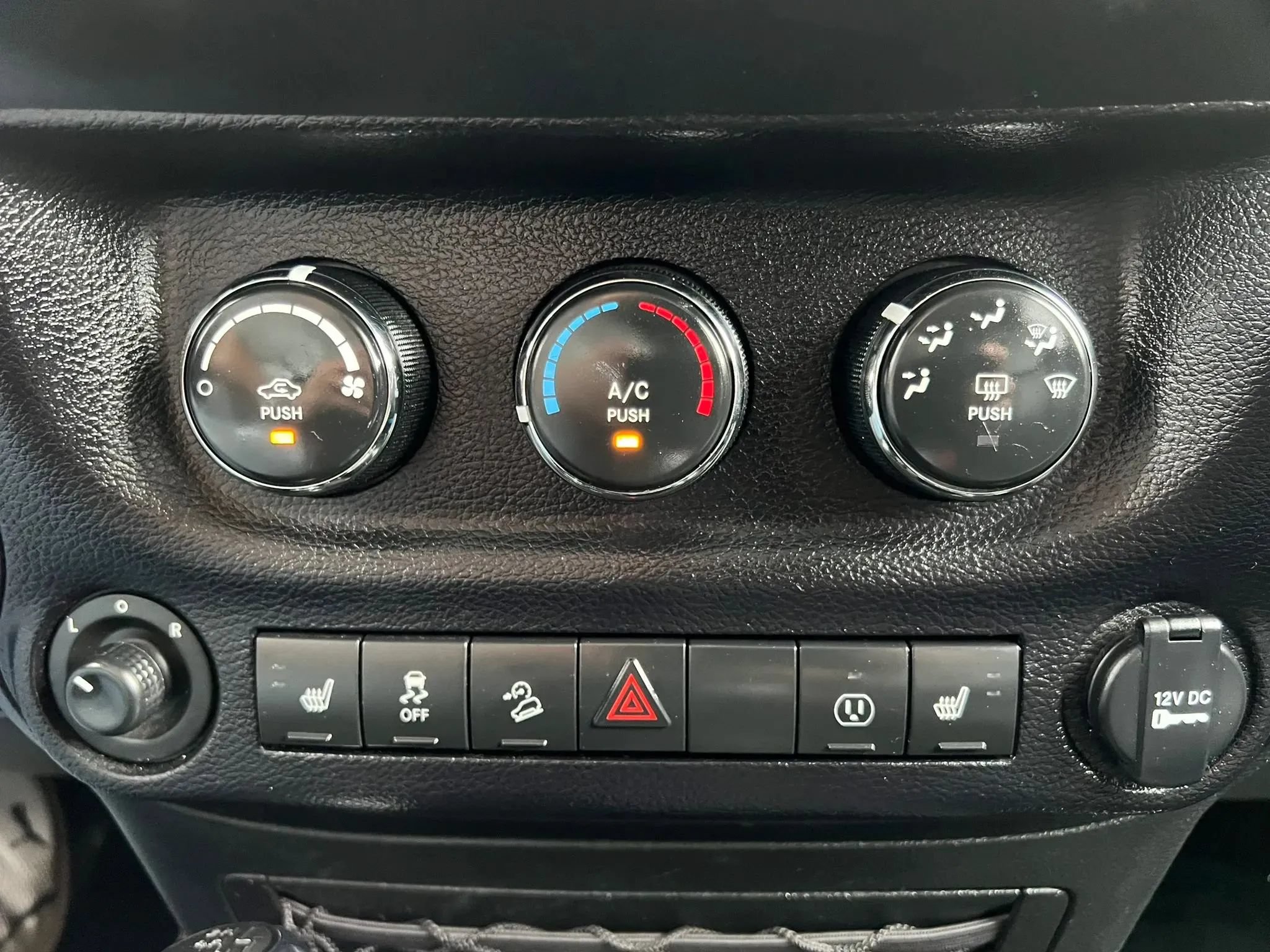Used 2017 Jeep Wrangler Unlimited Sahara w/ Max Tow Package AWD/4WD image 26