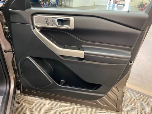 Used 2021 Ford Explorer Limited w/ Equipment Group 301A image 19